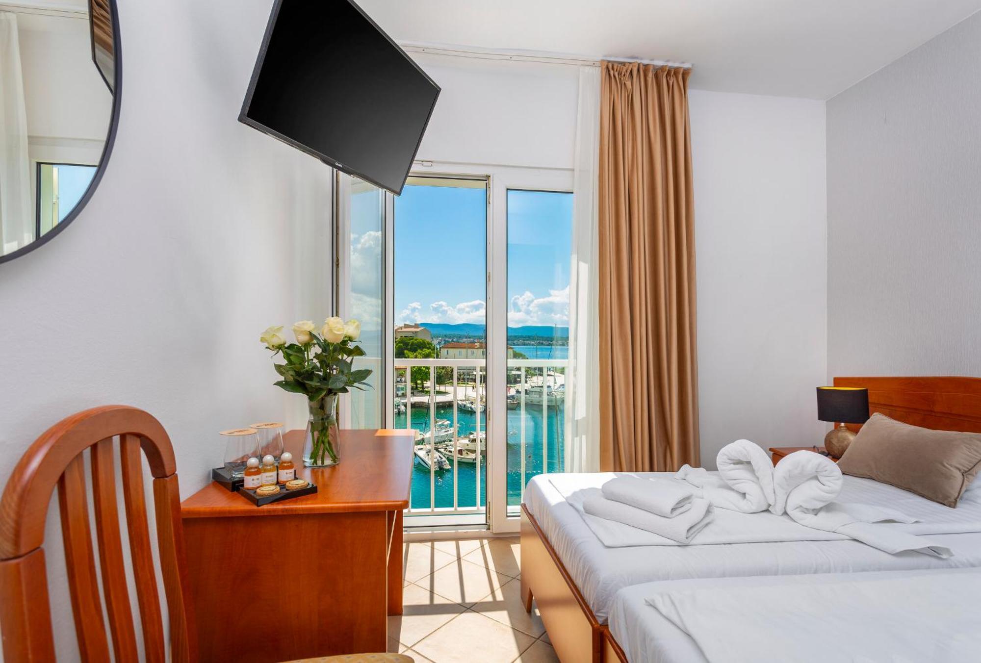 Hotel Adria Malinska Εξωτερικό φωτογραφία